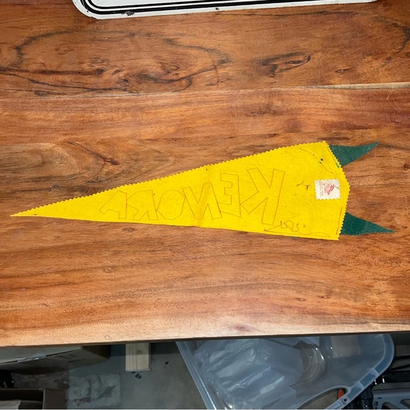 Vintage Percy’s Felties Canada ‘Kenora’ Bear Felt Pennant Native American Indian - Picture 3 of 6